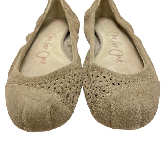 Toms Beige Taupe Casual Flats Boho Slip On Loafers Laser Cut Outs Shoes sz 8 - Picture 6 of 16